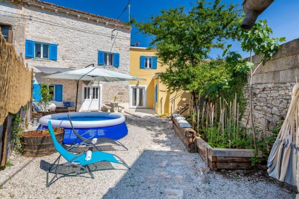Casa Di Pietra Matelici Villa Divšići Bagian luar foto