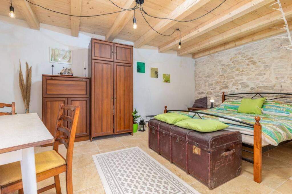 Casa Di Pietra Matelici Villa Divšići Bagian luar foto