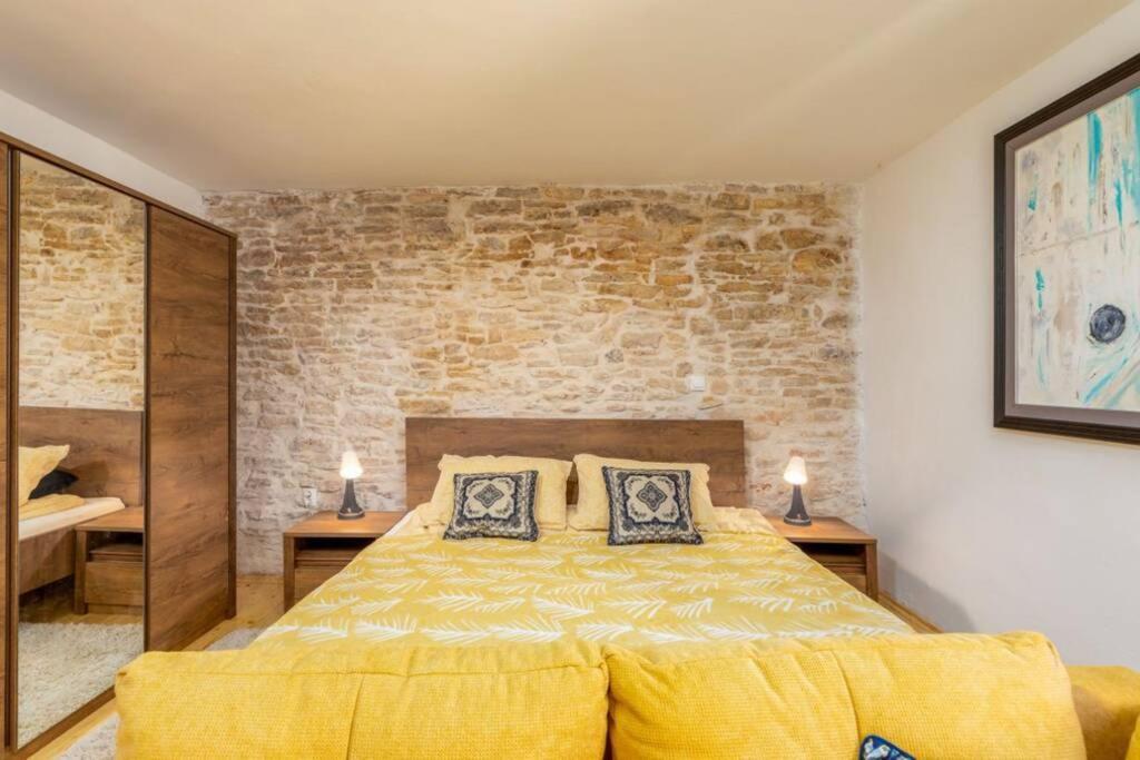 Casa Di Pietra Matelici Villa Divšići Bagian luar foto