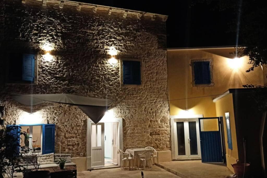 Casa Di Pietra Matelici Villa Divšići Bagian luar foto