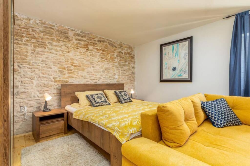Casa Di Pietra Matelici Villa Divšići Bagian luar foto