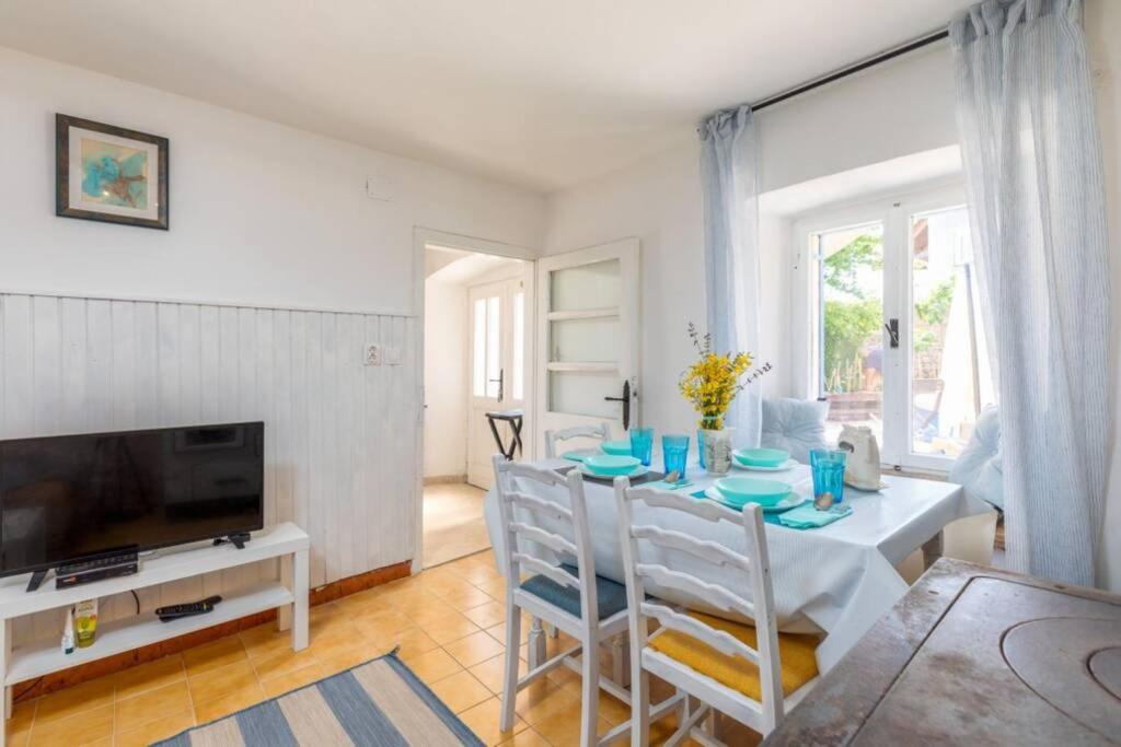 Casa Di Pietra Matelici Villa Divšići Bagian luar foto