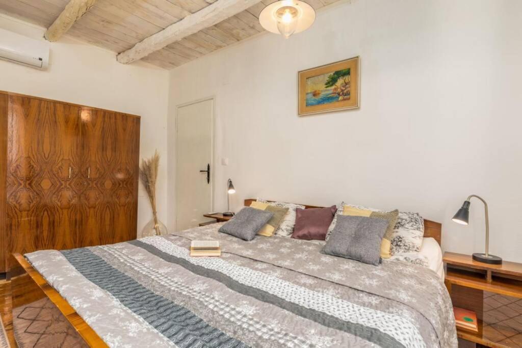 Casa Di Pietra Matelici Villa Divšići Bagian luar foto