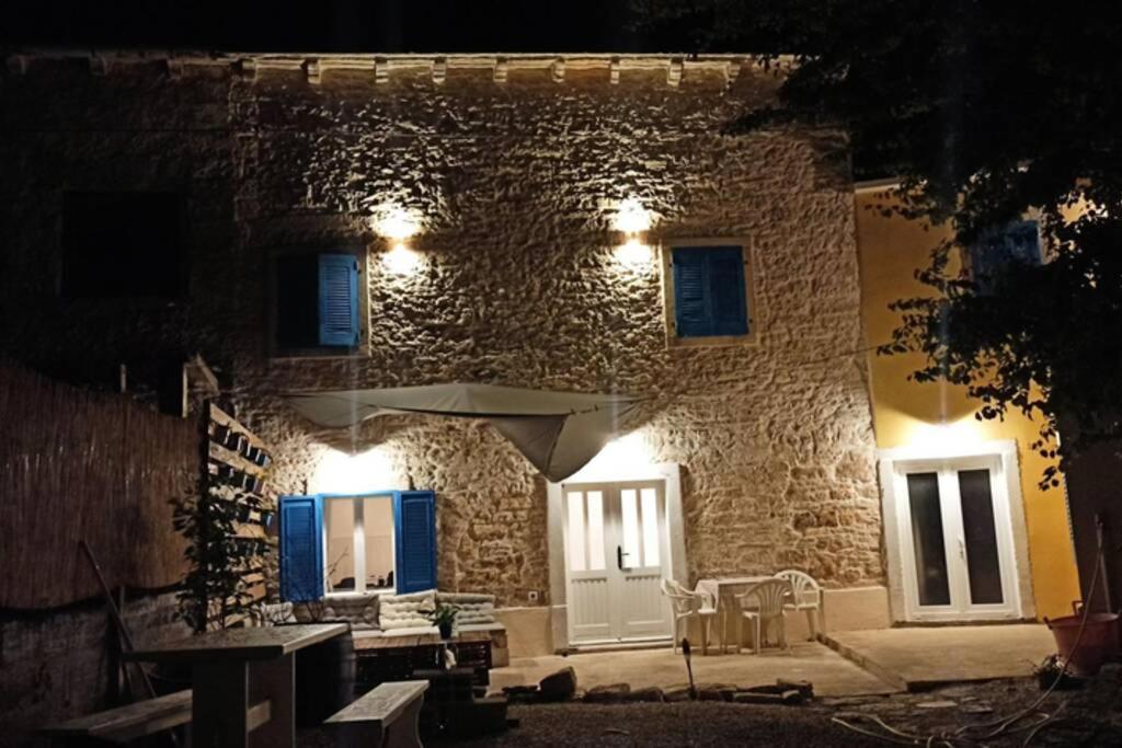 Casa Di Pietra Matelici Villa Divšići Bagian luar foto