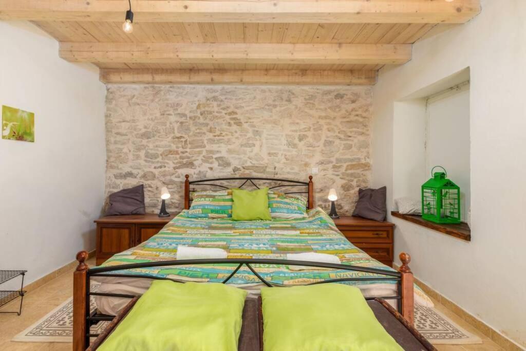 Casa Di Pietra Matelici Villa Divšići Bagian luar foto