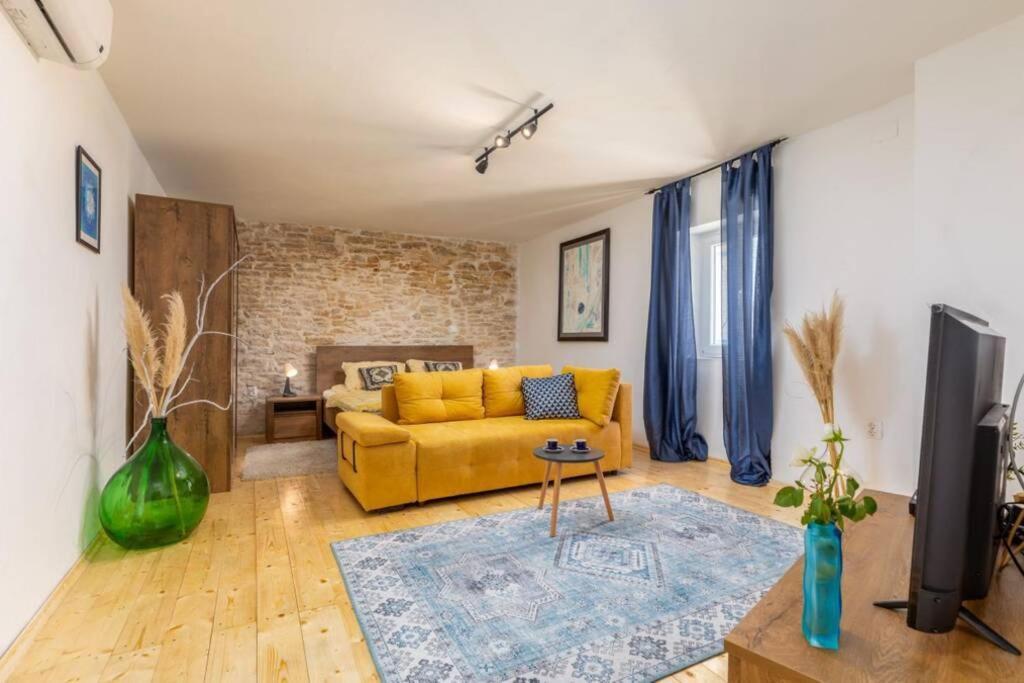 Casa Di Pietra Matelici Villa Divšići Bagian luar foto