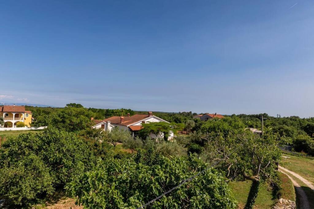 Casa Di Pietra Matelici Villa Divšići Bagian luar foto