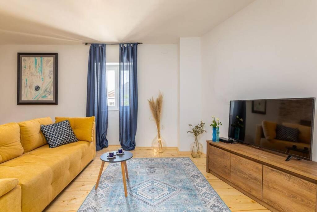 Casa Di Pietra Matelici Villa Divšići Bagian luar foto