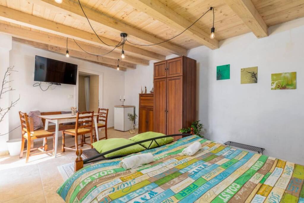 Casa Di Pietra Matelici Villa Divšići Bagian luar foto