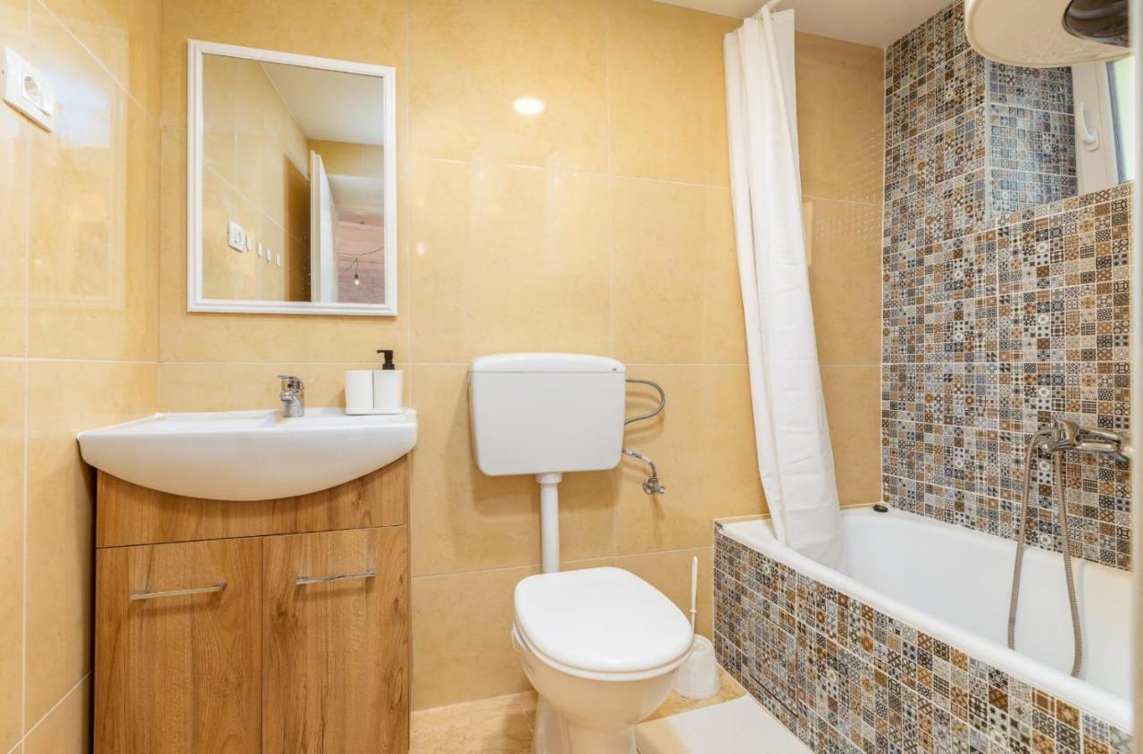 Casa Di Pietra Matelici Villa Divšići Bagian luar foto